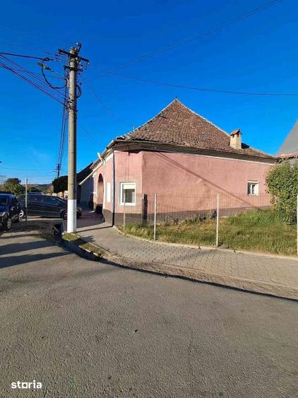 Casă cu 7 camere cu Teren 2500 Mp în Brateiu