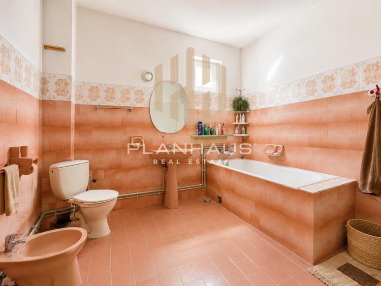 Apartament cu 4 camere decomandat, mobilat în Ultracentral