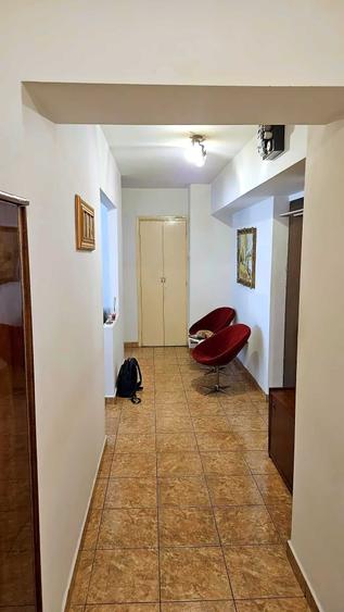Apartament cu 3 camere decomandat în Colentina