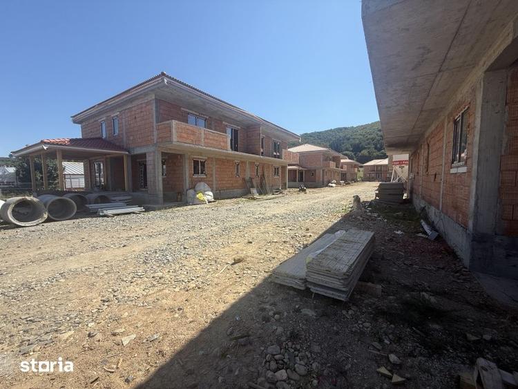 Casă cu 5 camere cu Teren 250 Mp în Gilău