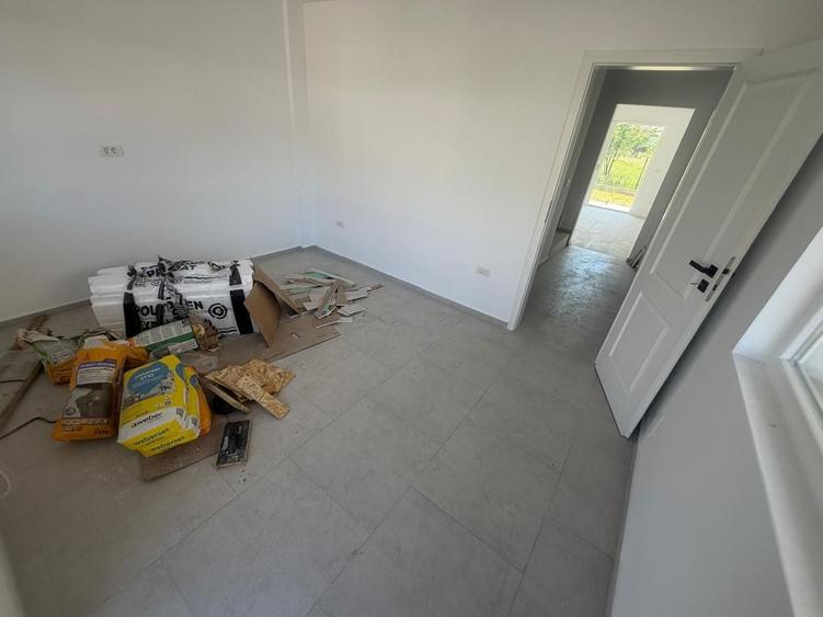 Duplex cu 5 camere cu Canalizare în Central