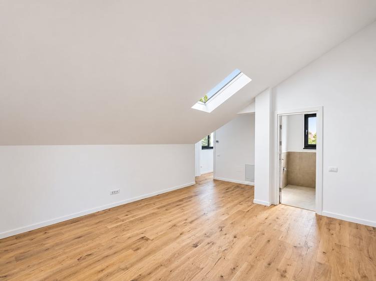 Duplex cu 4 camere cu Canalizare în Străulești