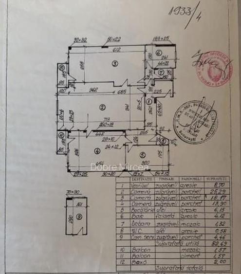 Apartament cu 3 camere semidecomandat în Centrul Istoric