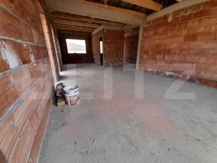 Casă individuală cu 4 camere cu Teren 1000 Mp în Exterior Est