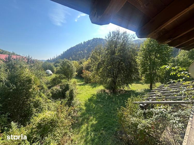Casă cu 9 camere cu Teren 2342 Mp în Piatra Șoimului