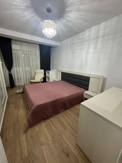 Apartament cu 3 camere decomandat în Exterior Vest