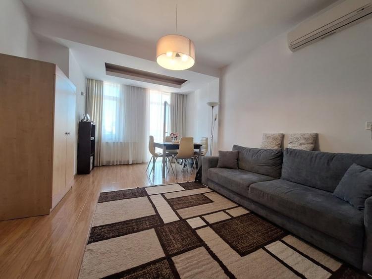 Apartament cu 2 camere decomandat, mobilat în Fratelia