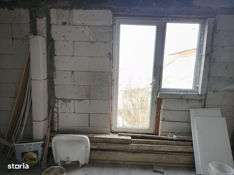 Casă cu 7 camere cu Teren 440 Mp în Sud