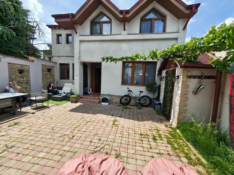 Casa/vila cocheta in Baneasa str. D. Gherea cu parcare si in curte -Comision 0 - 4