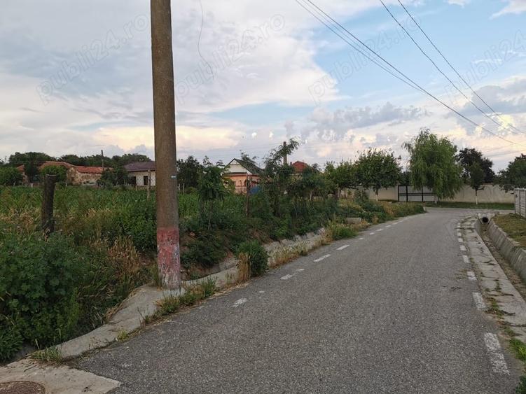 Teren de 2800 mp, în Șopârlița