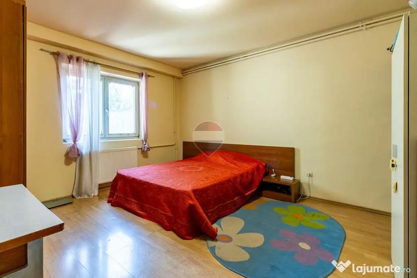 Casă cu 5 camere cu Teren 373 Mp în Jiului