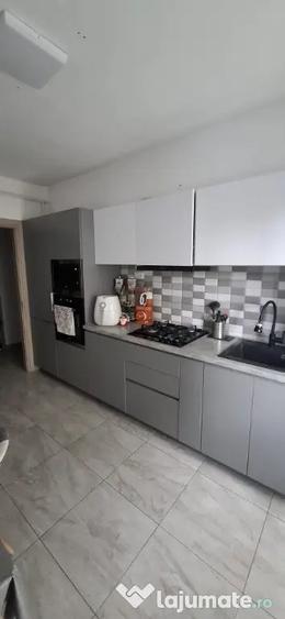 Apartament cu 3 camere decomandat în Bucium