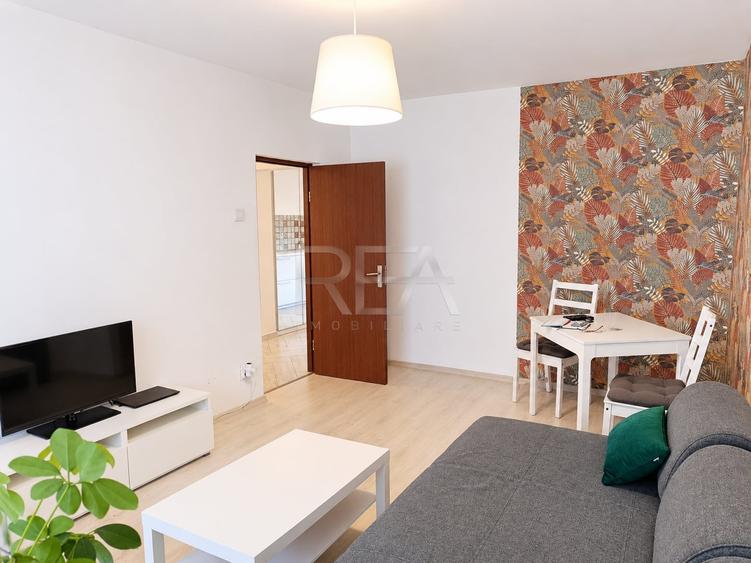 Apartament cu 3 camere decomandat, mobilat în Tineretului