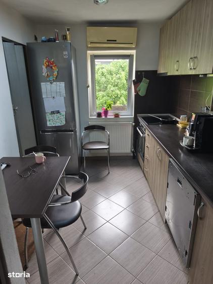 Apartament cu 2 camere semidecomandat, mobilat în Est
