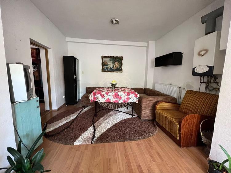 Casă individuală cu 7 camere cu Canalizare în Central