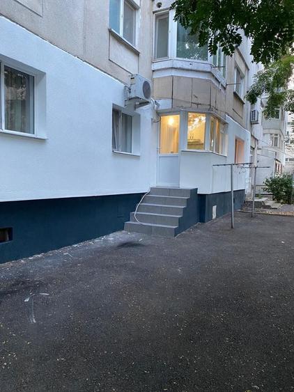 Apartament cu 3 camere decomandat în Călărași