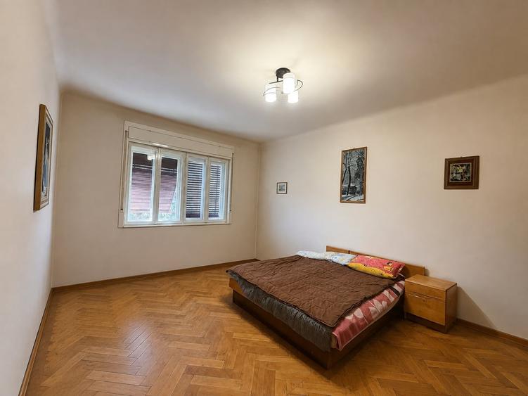 Apartament cu 3 camere semidecomandat în Central