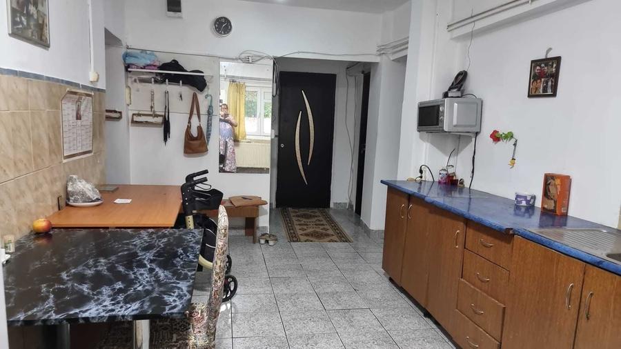 Apartament cu 3 camere decomandat în Ferentari