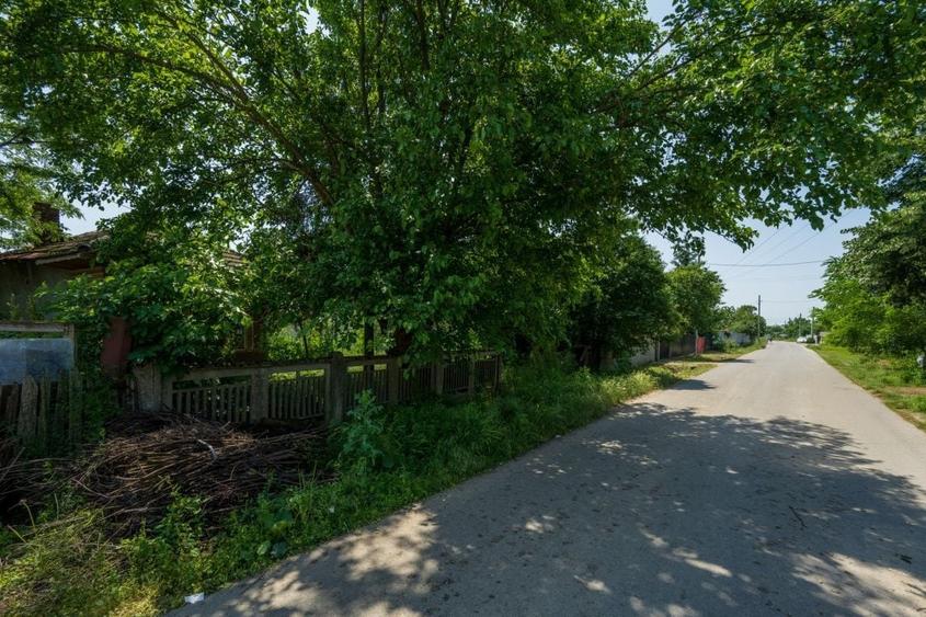 Teren Construcții intravilan de 1158 mp, în Vărăști