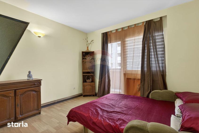 Apartament cu 5 camere în Micălaca