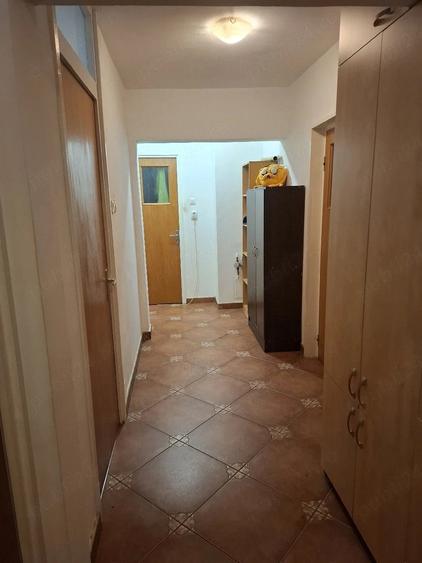 Apartament cu 3 camere decomandat în Obor