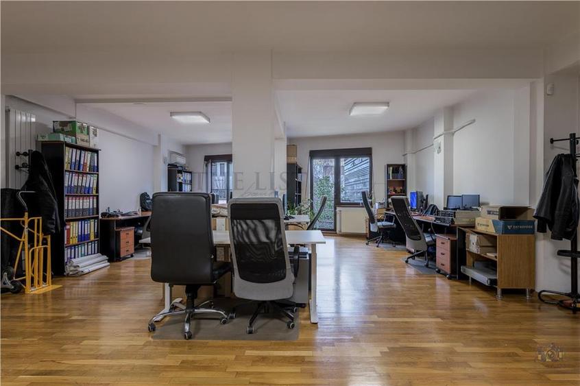 Apartament cu 4 camere decomandat, mobilat în Arcul de Triumf