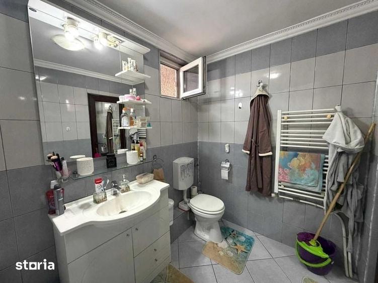 Inchiriez apartament 3 camere - 4
