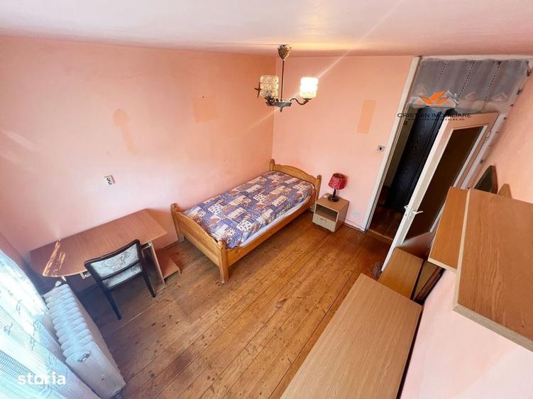 Apartament cu 3 camere decomandat în Cetate