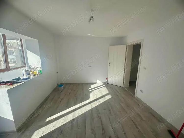 Garsonieră decomandată în Girocului