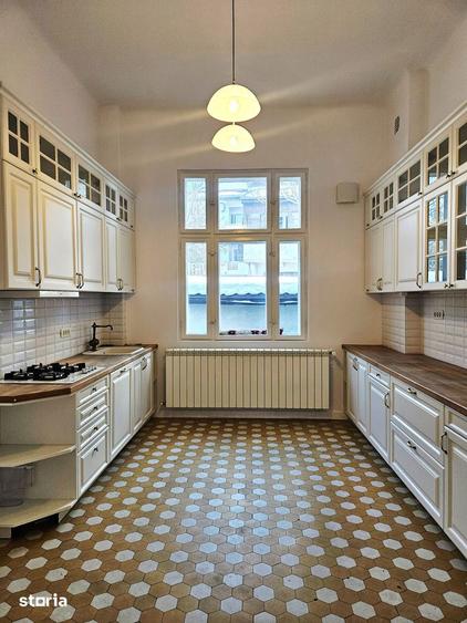 Casă cu 6 camere cu Teren 250 Mp în Unirii