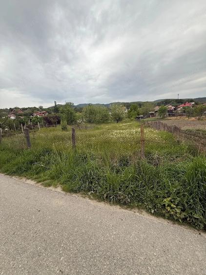 Teren de 1021 mp, în Vlădești