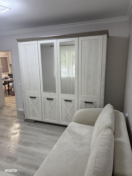 Apartament cu 3 camere decomandat în Cornișa