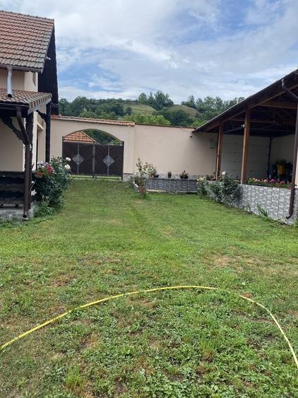 Casă cu 3 camere decomandat în Colun
