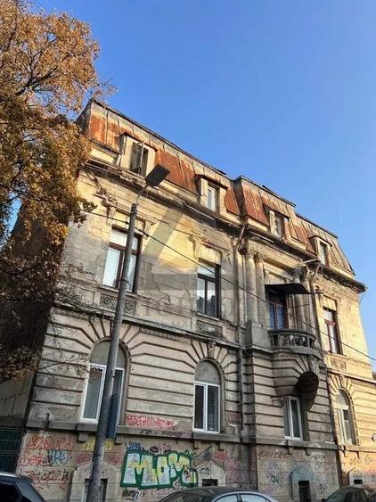 Casă individuală cu 14 camere cu Teren 286 Mp în P-ța Sfinții Voievozi