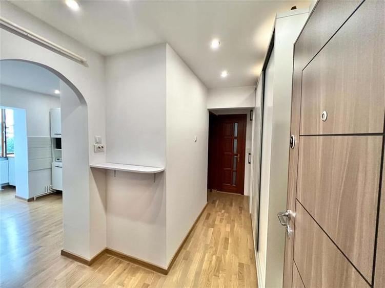 Apartament cu 2 camere decomandat, mobilat în Lenin