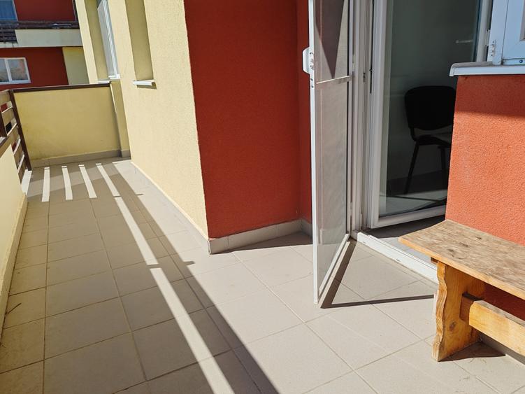 Apartament cu 2 camere decomandat, mobilat în Sânpetru