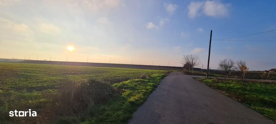 Teren de 2813 mp, în Vânători
