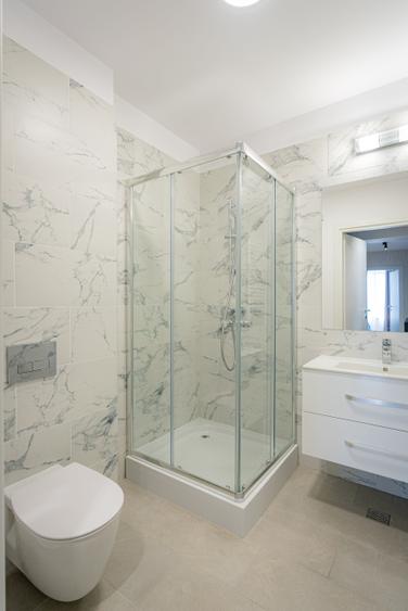 Apartament cu 3 camere semidecomandat în Nord