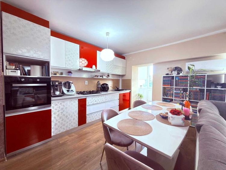 Apartament cu 3 camere decomandat în Nicolina