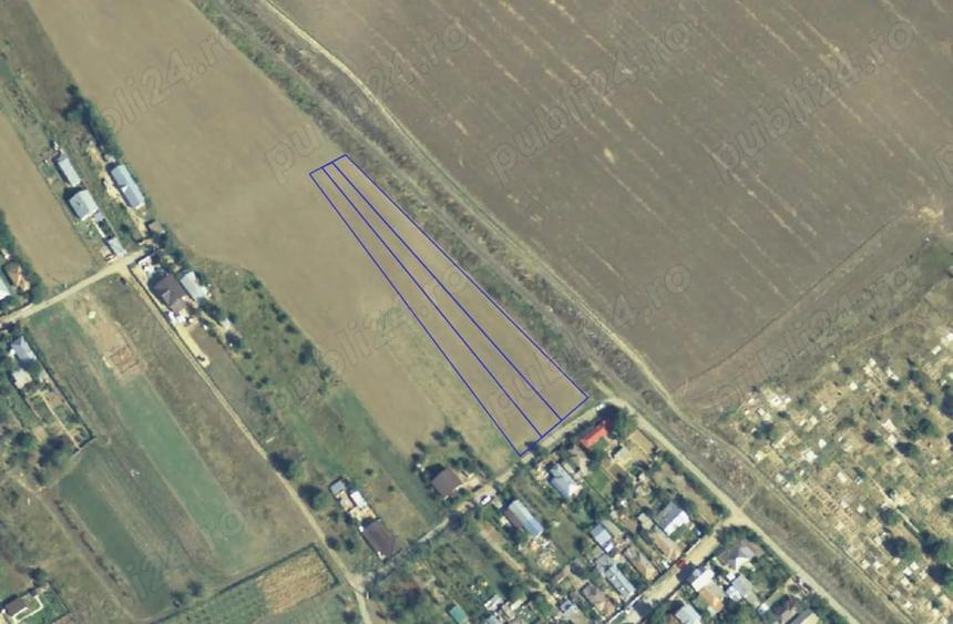 Teren de 4400 mp, în Plătărești