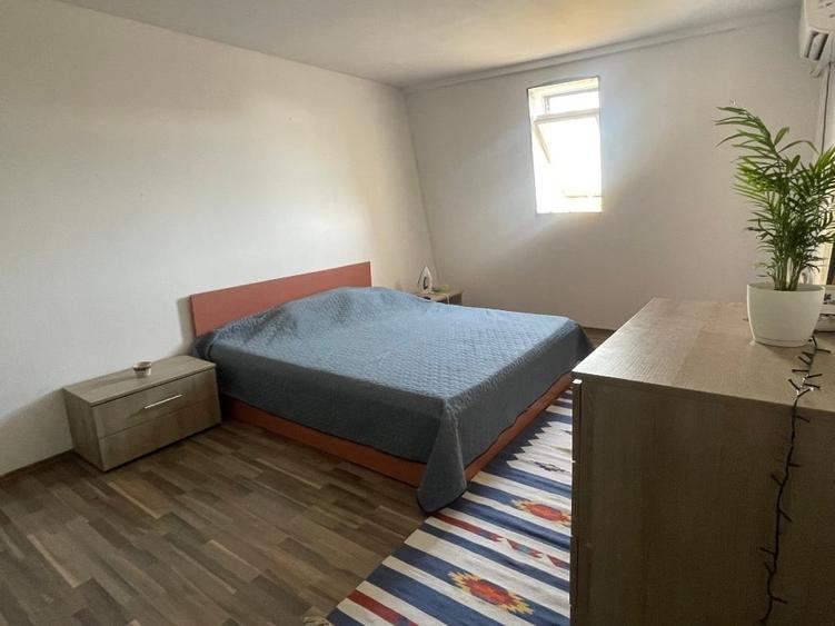 Apartament cu 3 camere decomandat, mobilat în Titan