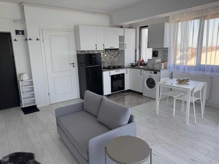 Apartament cu 2 camere semidecomandat în Jiului