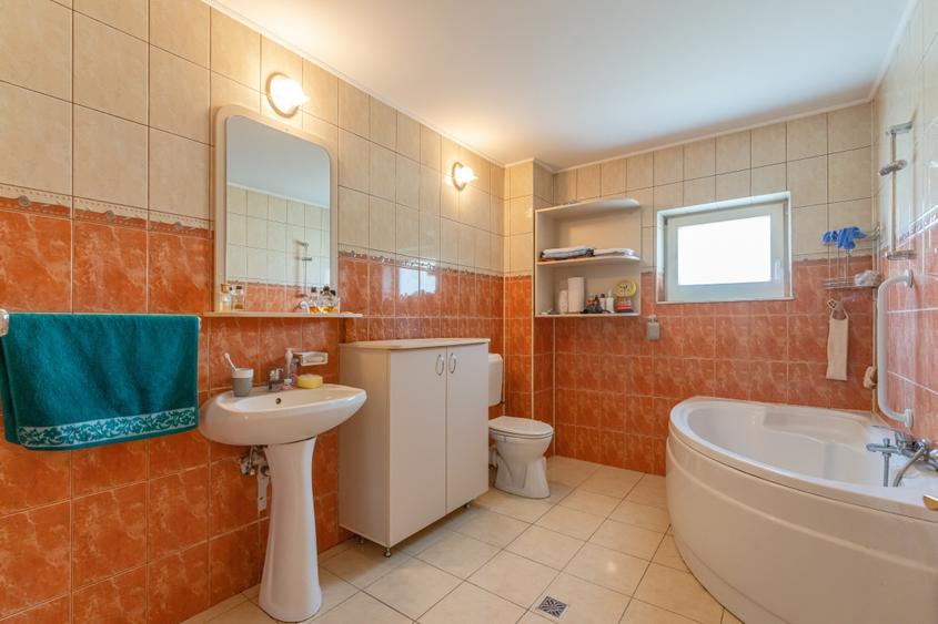 Duplex cu 6 camere cu Canalizare în Brebina
