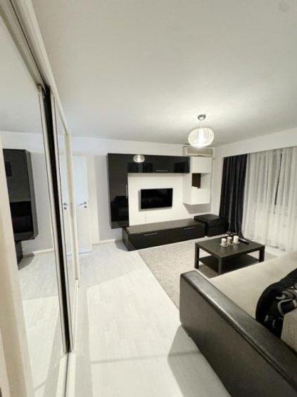 Apartament cu 2 camere semidecomandat, mobilat în Tei