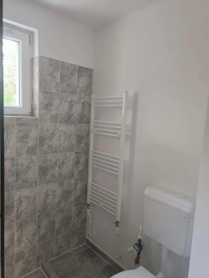 Apartament cu 3 camere semidecomandat în Berceni