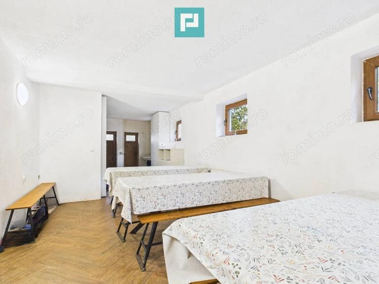 Casă cu 5 camere cu Teren 987 Mp în Aradului