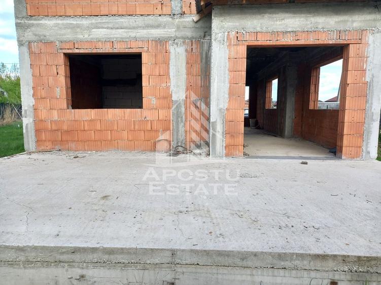 Casă individuală cu 5 camere cu Canalizare în Șofronea