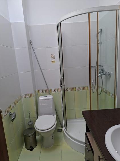Casă individuală cu 5 camere cu Garaj în 1 Mai