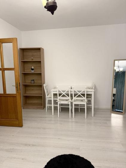 Apartament cu 3 camere semidecomandat în Independenței