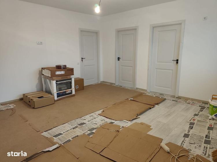 Casă cu 4 camere în Săbăreni